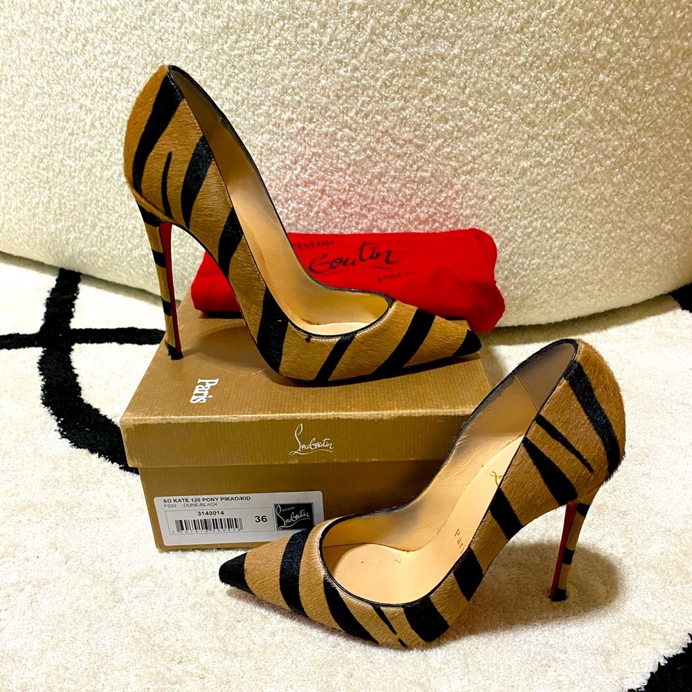 Christian Louboutin So Kate “Dune” Pony Hair Pump!!! Super Sexy!! Make it yours!